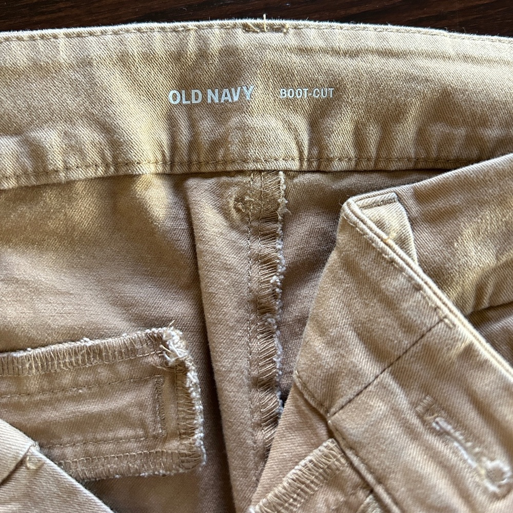 Old Navy Mid-Rise Boot-Cut Pixie Pants Khaki - Size 6